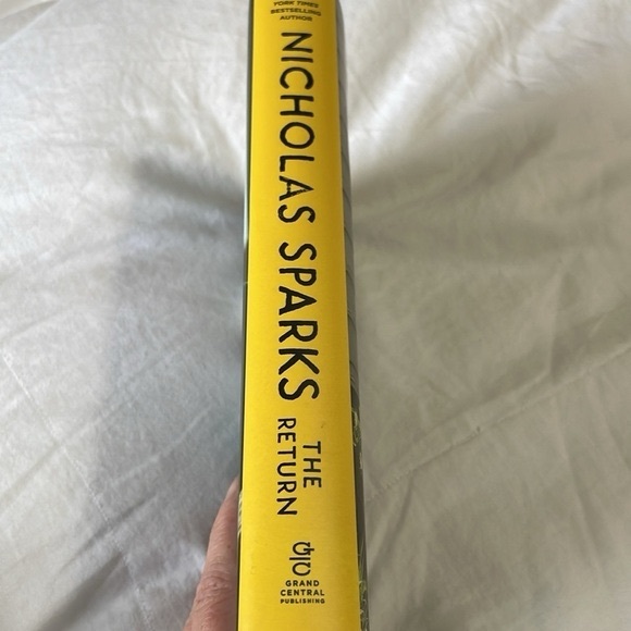 NICHOLAS SPARKS Hard Cover “The Return” a novel New Condition Book - Picture 3 of 9